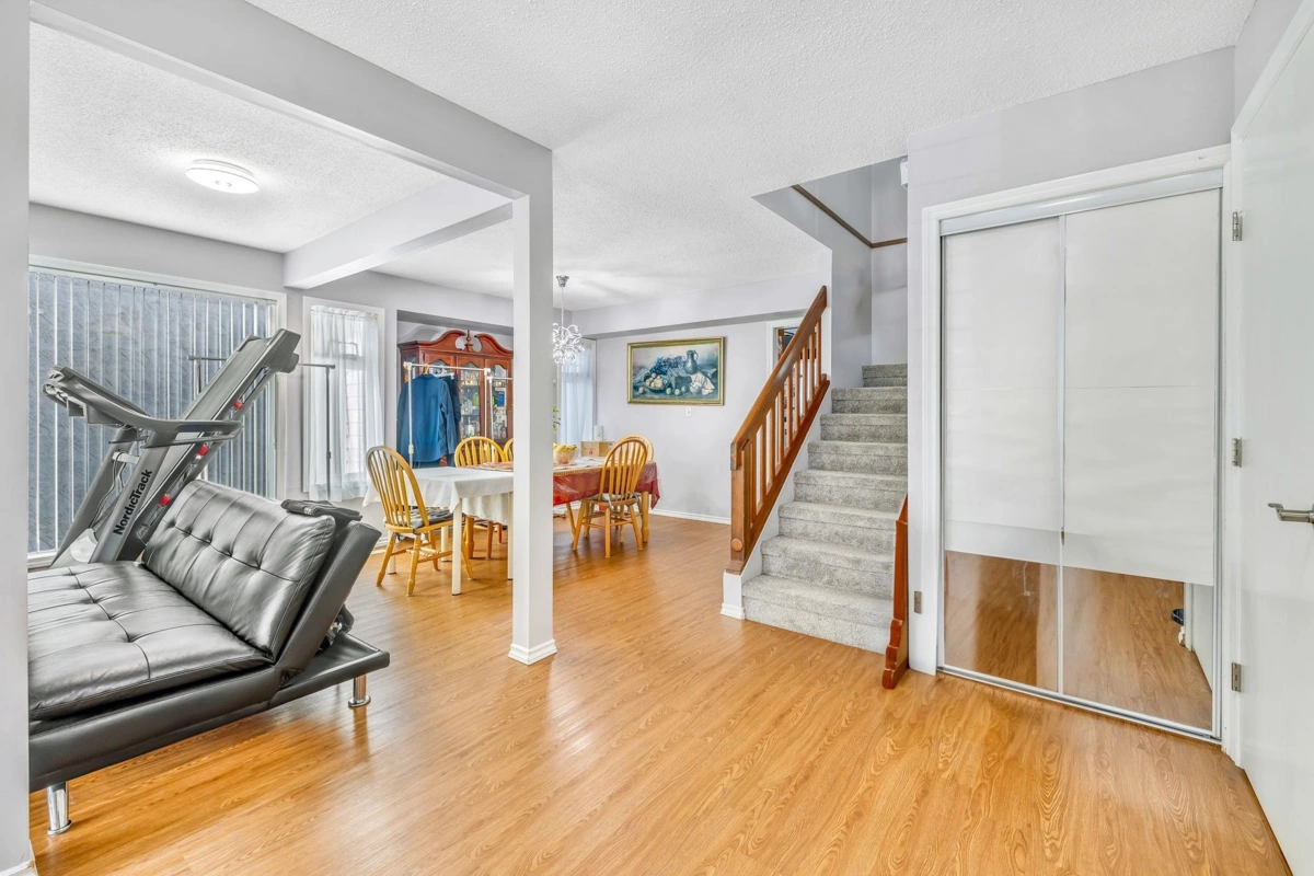 Family Room Photo of 15420 96 Avenue, Surrey, BC
