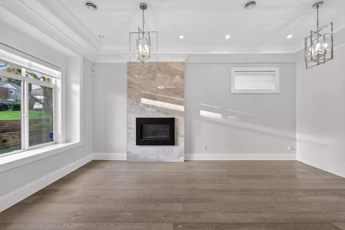 Living Room Photo of 824 Chestnut Street, New Westminster, BC