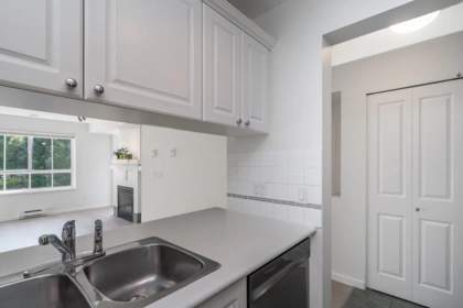 Primary Bathroom Photo of 213 19750 64 Avenue, Langley, BC