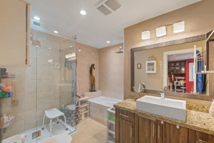 Hallway Photo of 1329 Appin Road, North Vancouver, BC