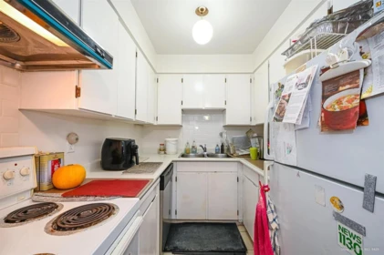 Pantry Photo of 406 16 Lakewood Drive, Vancouver, BC