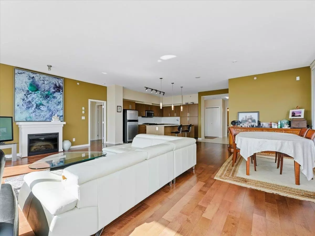 Family Room Photo of 3703 9888 Cameron Street, Burnaby, BC