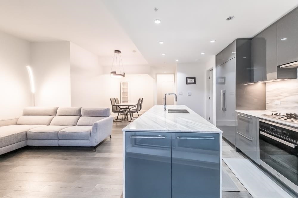 Family Room Photo of 604 1500 Martin Street, White Rock, BC