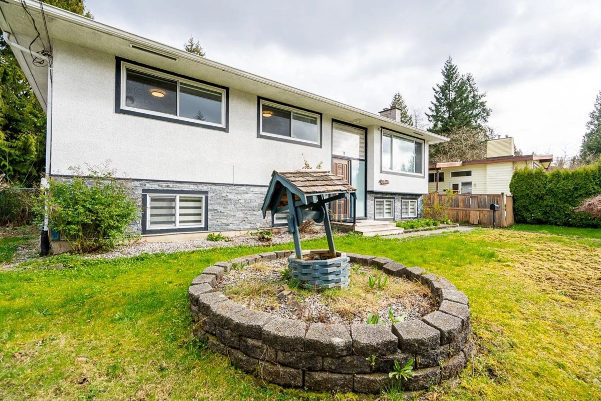 Living Room Photo of 11310 Loughren Drive, Surrey, BC
