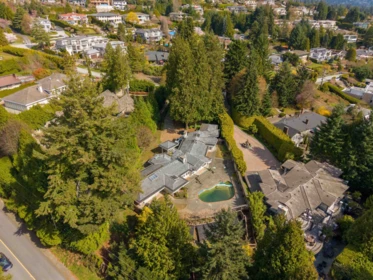 Garden / Landscaping Photo of 888 Pyrford Road, West Vancouver, BC