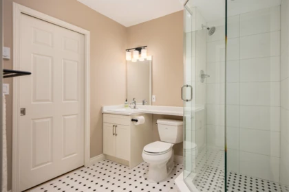 Hallway Photo of 888 Pyrford Road, West Vancouver, BC