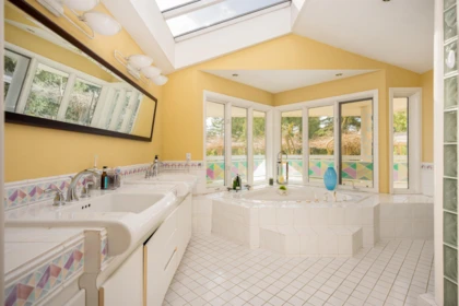 Laundry Room Photo of 888 Pyrford Road, West Vancouver, BC