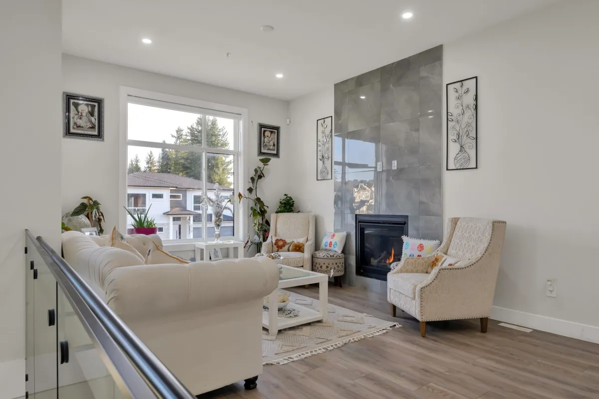 Living Room Photo of 32755 Carter Avenue, Mission, BC