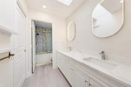 Entry Foyer Photo of 5211 Woodwards Road, Richmond, BC
