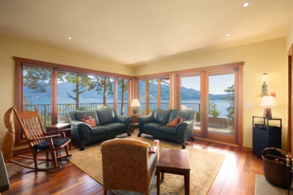 Breakfast Nook Photo of 673 Cliff Road, Bowen Island, BC