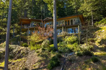 673 Cliff Road, Bowen Island, BC, Bowen Island — Single Family Residence for sale