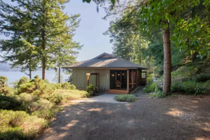 673 Cliff Road, Bowen Island, BC, Bowen Island — Single Family Residence for sale