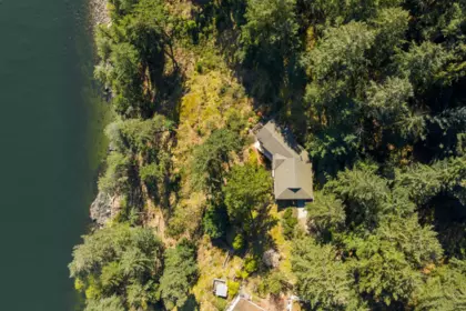 673 Cliff Road, Bowen Island, BC, Bowen Island — Single Family Residence for sale