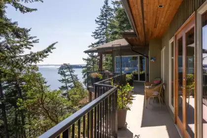Garden / Landscaping Photo of 673 Cliff Road, Bowen Island, BC