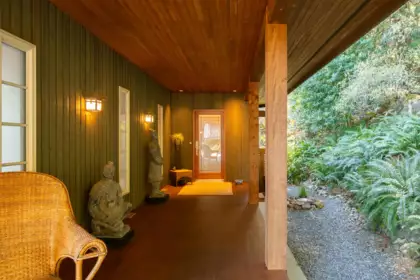 Kitchen Photo of 673 Cliff Road, Bowen Island, BC