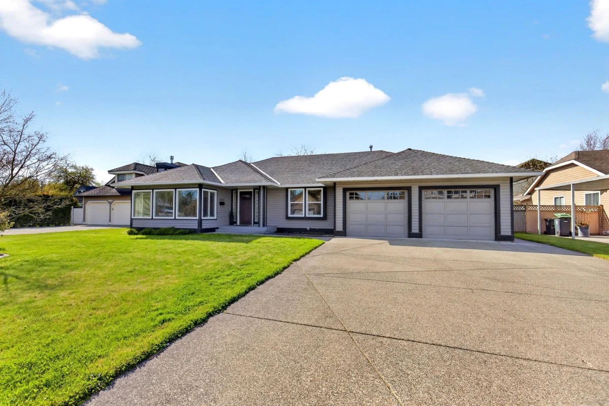 Living Room Photo of 21454 48a Avenue, Langley, BC