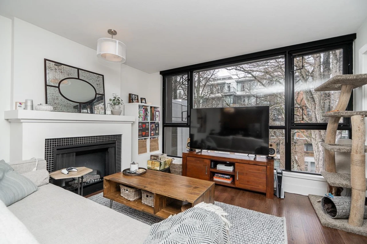 Living Room Photo of 502 2036 W 10th Avenue, Vancouver, BC