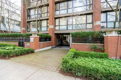 Entry Foyer Photo of 502 2036 W 10th Avenue, Vancouver, BC