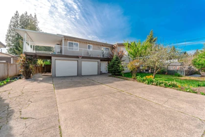 3095 Royal Street, Abbotsford, BC, Abbotsford — Single Family Residence for sale