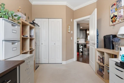 Entry Foyer Photo of 402 3192 Gladwin Road, Abbotsford, BC