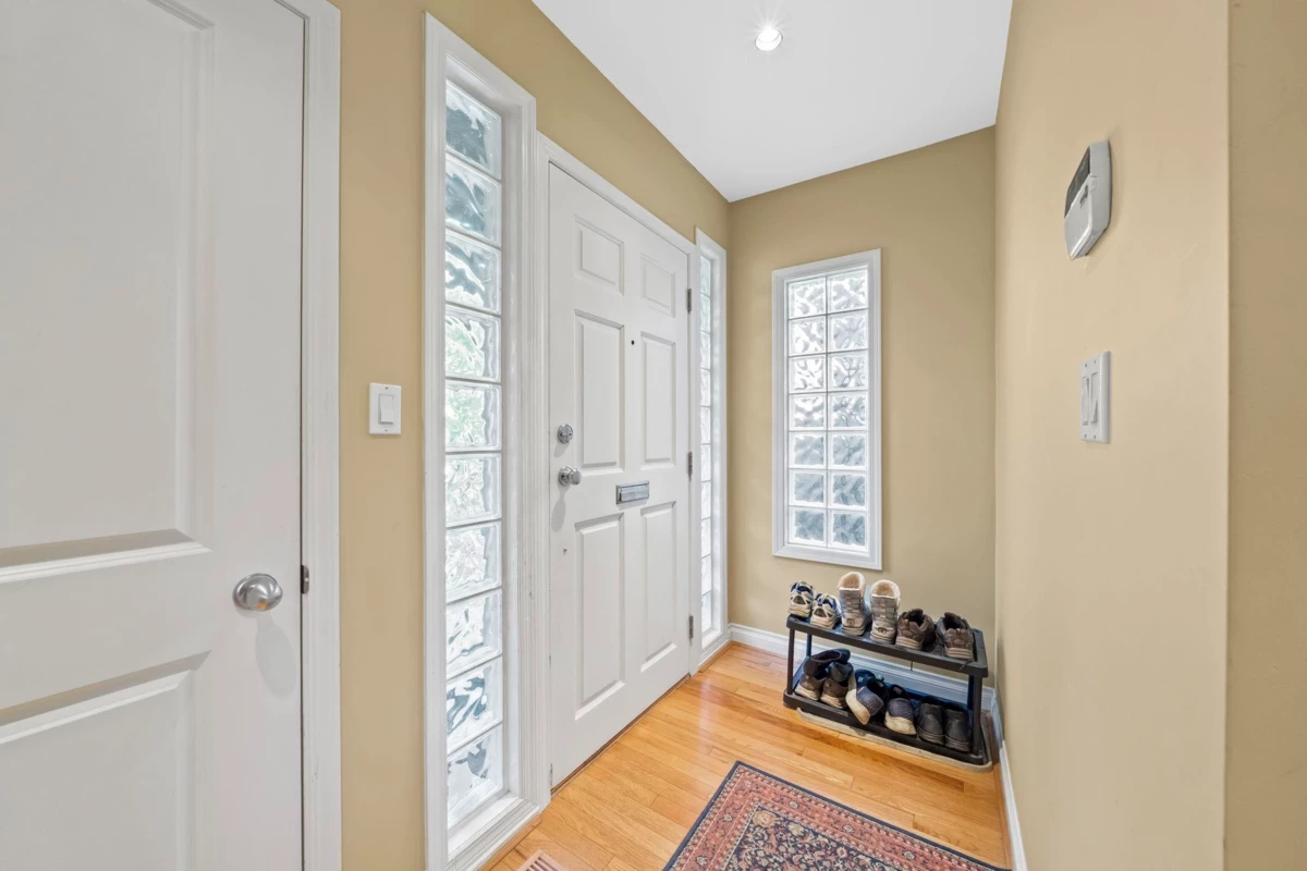 Living Room Photo of 2925 W 21st Avenue, Vancouver, BC