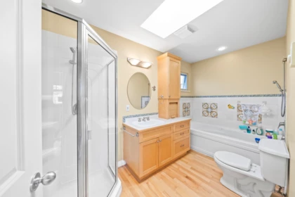 Hallway Photo of 2925 W 21st Avenue, Vancouver, BC