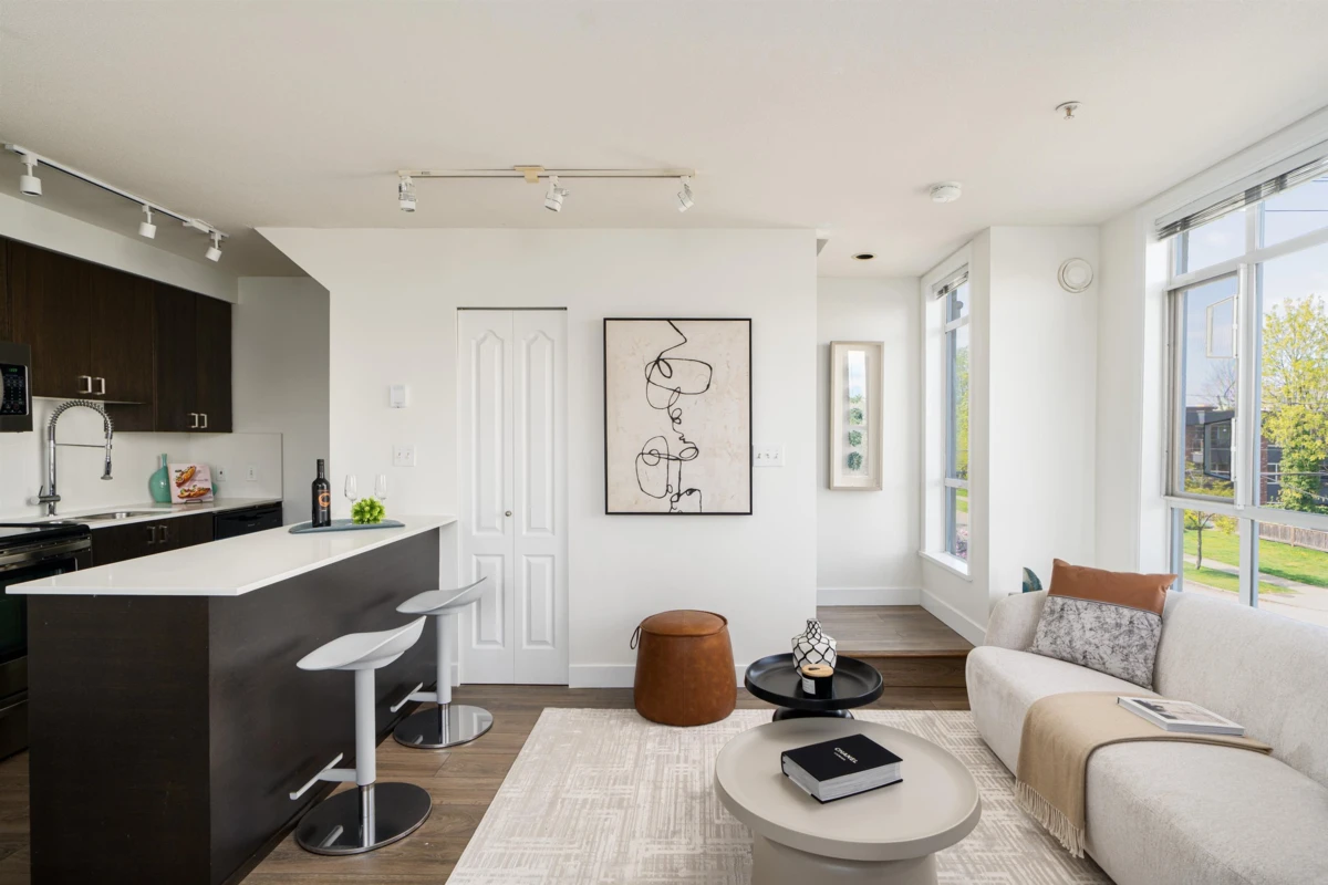 Living Room Photo of 206 2190 W 5th Avenue, Vancouver, BC