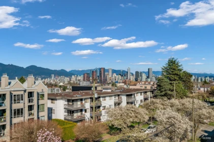 Front Yard Photo of 206 2190 W 5th Avenue, Vancouver, BC