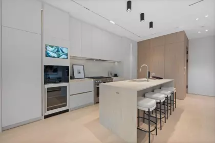 Kitchen Island Photo of 1 2935 W 15th Avenue, Vancouver, BC