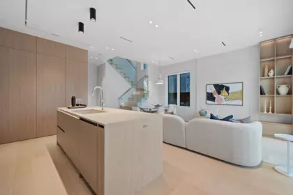 Kitchen Photo of 1 2935 W 15th Avenue, Vancouver, BC