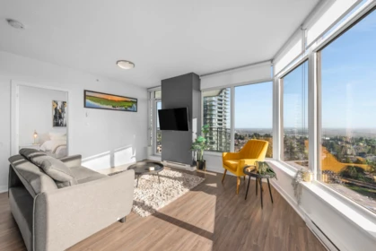 2202 4900 Lennox Lane, Burnaby, BC, Burnaby — Apartment/Condo for sale