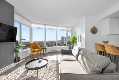 2202 4900 Lennox Lane, Burnaby, BC, Burnaby — Apartment/Condo for sale