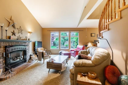 Breakfast Nook Photo of 1249 Royal Court, Port Coquitlam, BC