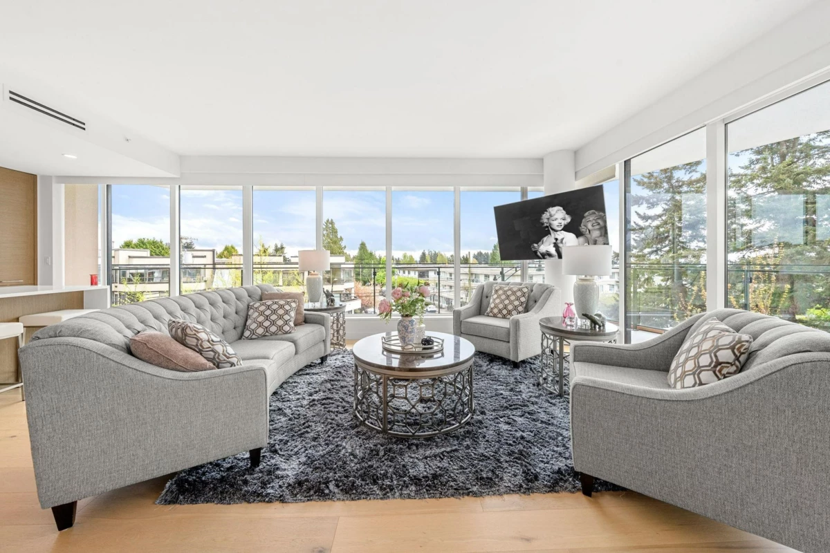 Family Room Photo of 305 1439 George Street, White Rock, BC