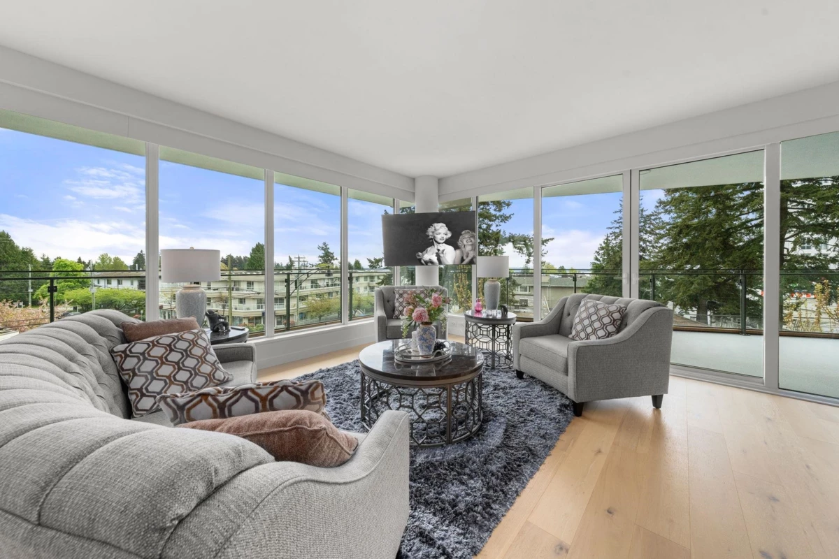 Living Room Photo of 305 1439 George Street, White Rock, BC