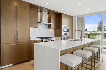 Kitchen Island Photo of 305 1439 George Street, White Rock, BC