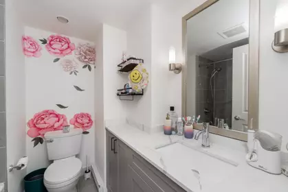 Guest Bathroom Photo of PH7 9188 Cook Road, Richmond, BC