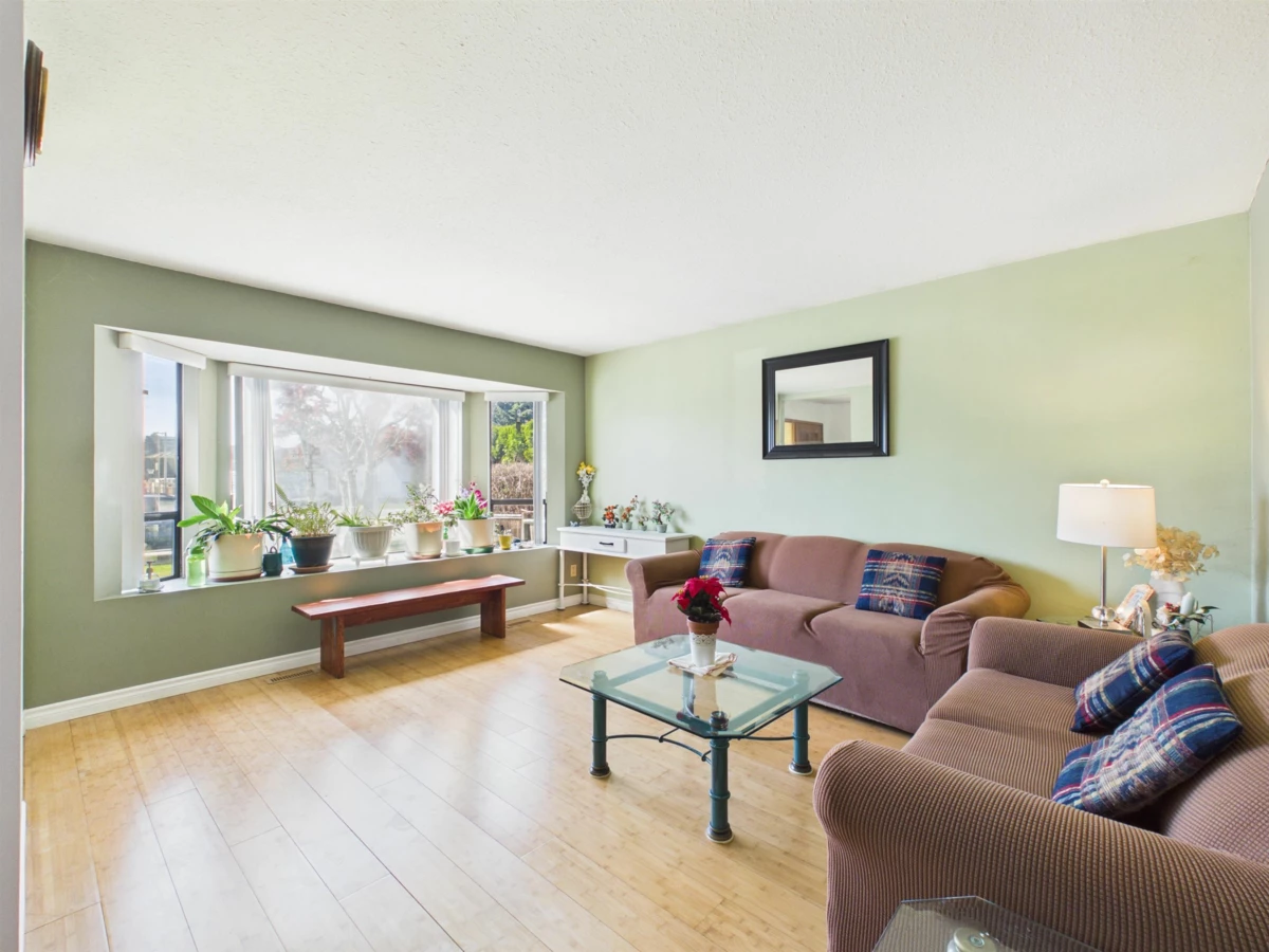 Living Room Photo of 2480 Mclennan Avenue, Richmond, BC