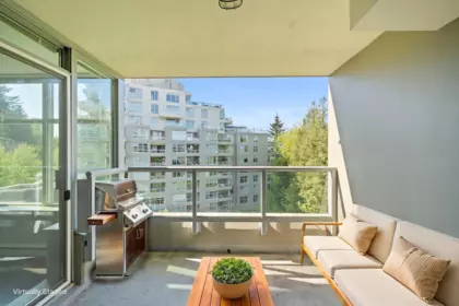 Entry Foyer Photo of 605 9262 University Crescent, Burnaby, BC