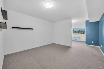Entry Foyer Photo of 4249 Barker Avenue, Burnaby, BC