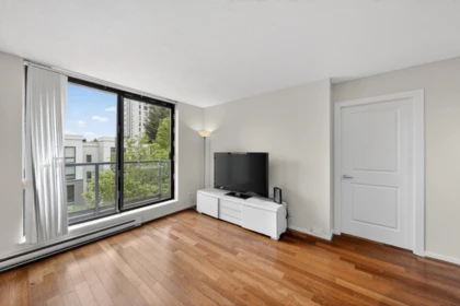 403 3638 Vanness Avenue, Vancouver, BC, Vancouver — Apartment/Condo for sale