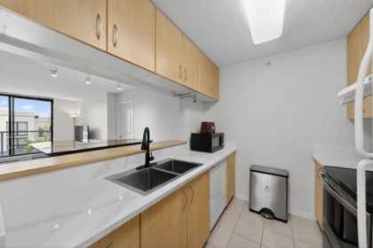 Primary Bathroom Photo of 403 3638 Vanness Avenue, Vancouver, BC