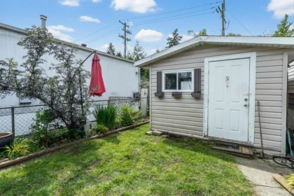 Swimming Pool Photo of 37 8670 156 Street, Surrey, BC