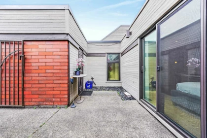 Swimming Pool Photo of 423 Greensboro Place, Vancouver, BC
