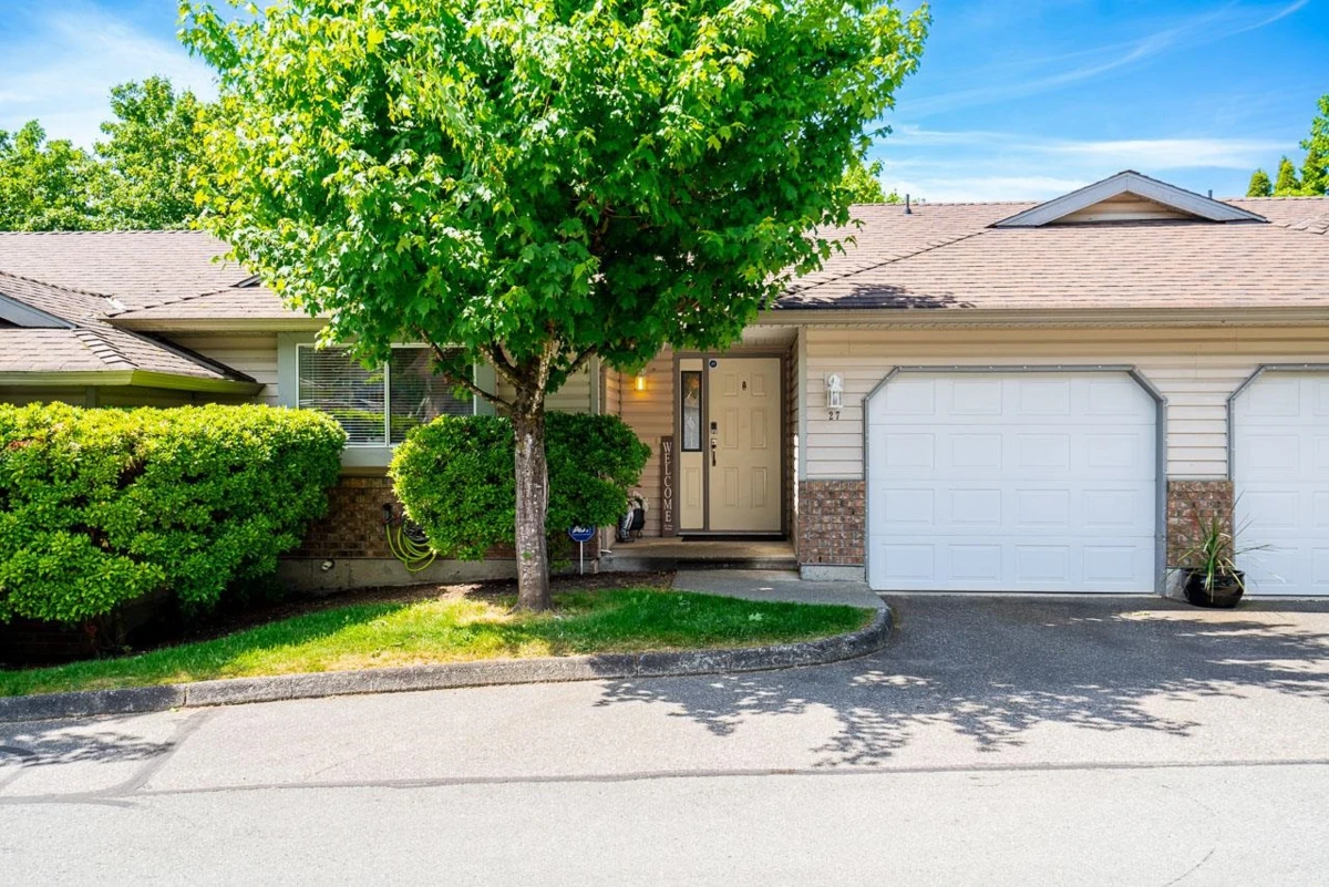 Family Room Photo of 27 2023 Winfield Drive, Abbotsford, BC