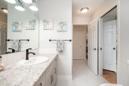 Hallway Photo of 27 2023 Winfield Drive, Abbotsford, BC