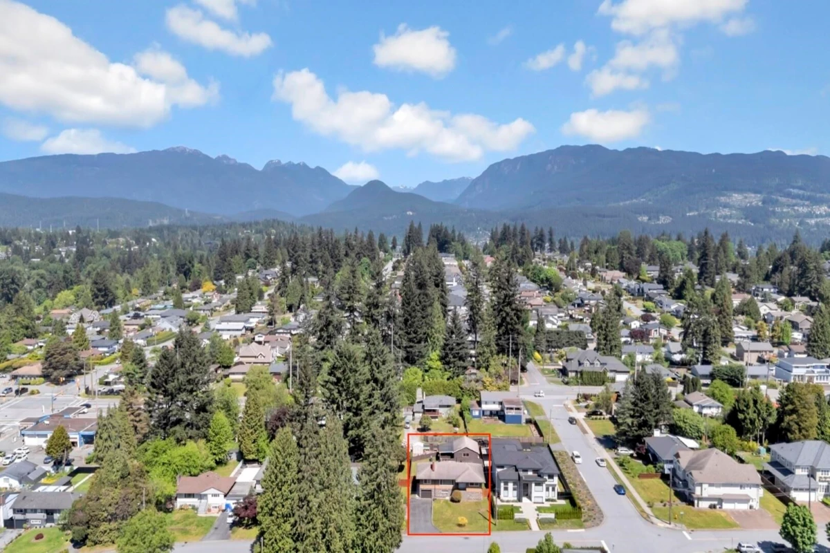 Family Room Photo of 981 Grover Avenue, Coquitlam, BC