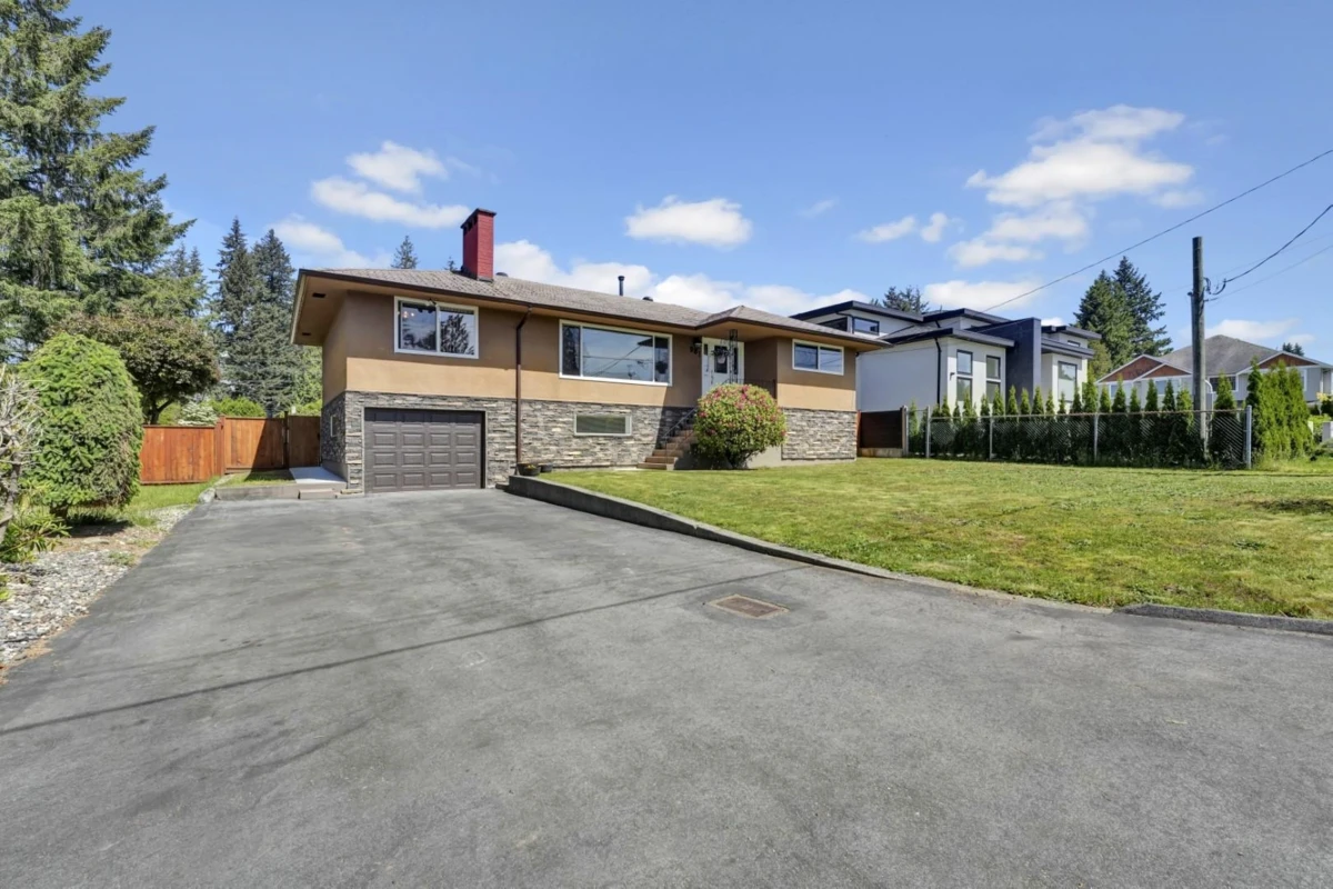 Living Room Photo of 981 Grover Avenue, Coquitlam, BC