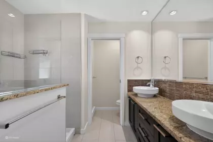 Guest Bathroom Photo of 11 2925 King George Boulevard, Surrey, BC