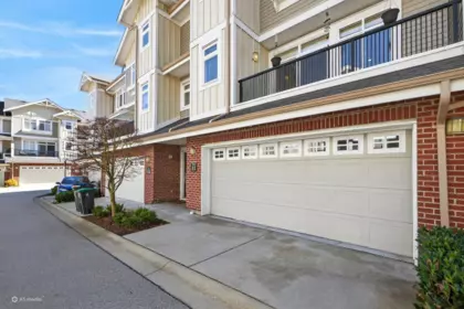 Hallway Photo of 11 2925 King George Boulevard, Surrey, BC
